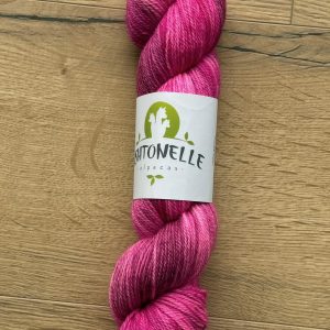 4-ply  - Hand-dyed 100% alpaca yarn - Neon Pink