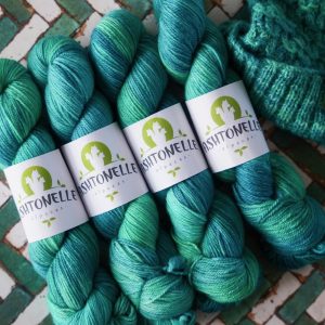 4-ply  - Hand-dyed 100% alpaca yarn - Traffic light green